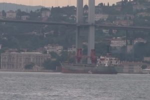 T&uuml;rkiye'den satın aldıkları gemiyle Boğaz'dan ge&ccedil;tiler