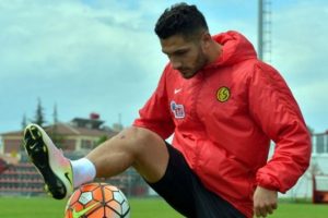 Bursaspor, Eskişehirspor'dan Kamil Ahmet &Ccedil;&ouml;rek&ccedil;i'yi renklerine bağladı