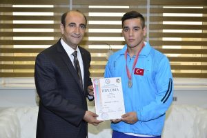 Bursa Yıldırımlı sporcu rakip tanımıyor