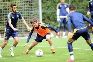 Fenerbah&ccedil;e, Galatasaray ma&ccedil;ı hazırlıklarına başladı