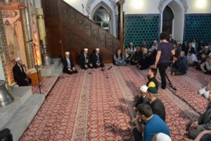 Bursa'da vatandaşlar Berat Kandili i&ccedil;in camilere akın etti
