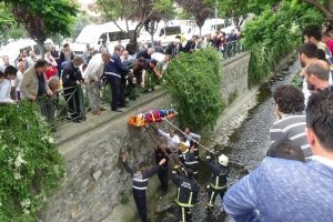 Bursa'da koşarak atladı! Gen&ccedil; kadın 7 metreden &ccedil;akıldı!