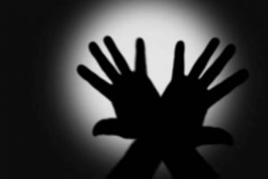 Gen&ccedil; kız şiddet uygulayan anne ve babasından şikayet&ccedil;i oldu
