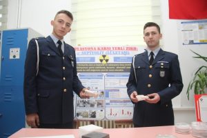Bursa'da liseli &ouml;ğrencilerden radyasyon zırhı!
