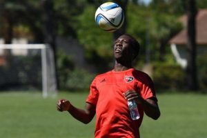 Bursaspor'un Newells'a kiraladığı Luis Advincula, Arjantin'in en k&ouml;t&uuml; 11'ine se&ccedil;ildi...