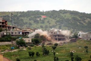 Şırnak'ta &ccedil;atışmalar iki mahallede yoğunlaştı