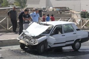 Şanlıurfa'da otomobil otob&uuml;se arkadan &ccedil;arptı: 4 yaralı