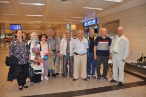 Turistik ama&ccedil;la Urum&ccedil;i'ye giden emekli akademisyenler: Sınır dışı edildik