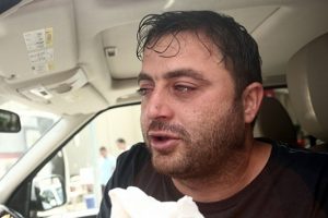 Bankayı birbirine kattı! Polis biber gazıyla ayırdı!