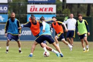 Galatasaray ile karşılaşacak Fenerbah&ccedil;e hazırlıklarını s&uuml;rd&uuml;rd&uuml;