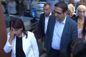 HDP'li vekilleri Sur esnafından polis korudu