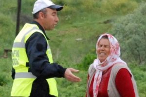 Oğlunun kaza yaptığı aracı g&ouml;r&uuml;nce g&ouml;zyaşlarına boğuldu! Kimse inandıramadı...