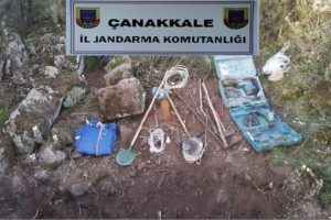 &Ccedil;anakkale'de ka&ccedil;ak kazıya 6 g&ouml;zaltı