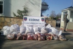 Trakt&ouml;r r&ouml;morkunda 881 kilo ka&ccedil;ak et ele ge&ccedil;irildi