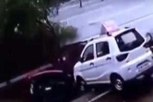 Yol &ccedil;&ouml;kt&uuml;: Otomobiller i&ccedil;ine d&uuml;şt&uuml;!