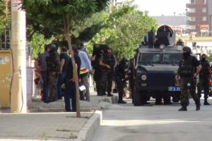 Gaziantep'te IŞİD operasyonu, patlama ve silah sesleri geliyor