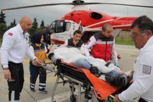 Kendini vuran lise &ouml;ğrencisi kız helikopter ile hastaneye kaldırıldı