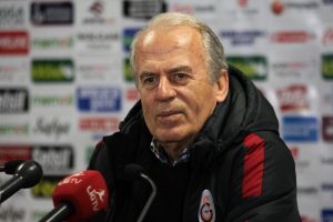 Mustafa Denizli: "Kupayı hak eden kazansın"