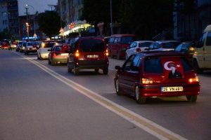 Şehit evine 150 kişilik taziye konvoyu