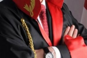 Halı sahada kalp krizi ge&ccedil;iren savcı yaşamını yitirdi