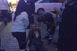 Onu g&ouml;ren telefona sarıldı! Polis kovalamacısı sonunda yakalandılar!