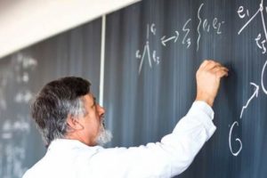Akademisyenlere şok! Emeklilik yaşı 75'e &ccedil;ıkıyor!