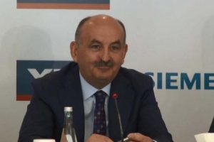 Bakanlık g&ouml;revinin son anlarında Mehmet M&uuml;ezzinoğlu'ndan esprili a&ccedil;ıklamalar