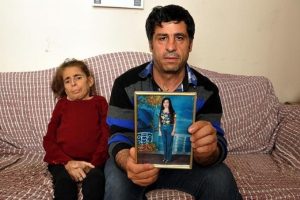G&uuml;nden g&uuml;ne ellerinin arasında eriyor!