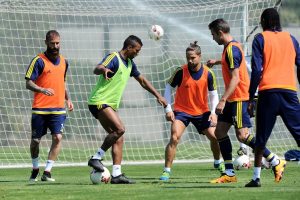 Fenerbah&ccedil;e, Galatasaray ma&ccedil;ı hazırlıklarını s&uuml;rd&uuml;rd&uuml;