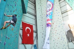 Bursa Nil&uuml;fer'de &Uuml;niSporFest heyecanı