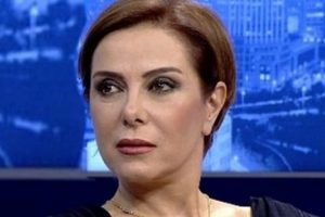 Zuhal Olcay'ın acı g&uuml;n&uuml;! Acı haberi kuliste aldı...