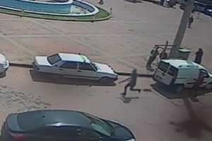 Pompalı t&uuml;fekle ateş a&ccedil;tı, 3 kişiyi yaraladı