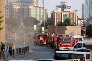 İstanbul Adalet Sarayı'nın otoparkında ara&ccedil; yangını