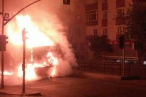 İstanbul'da ara&ccedil; kundaklayan 2 kişiye g&ouml;zaltı