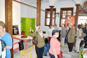 Bursa'da m&uuml;badiller unutulan değerleri g&uuml;n y&uuml;z&uuml;ne &ccedil;ıkardı