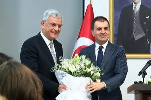 &Ouml;mer &Ccedil;elik, ilk a&ccedil;ıklamasında AB'yi eleştirdi