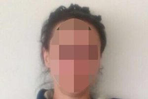 Ka&ccedil;ak sigaralarla yakalanan kadın s&uuml;r&uuml;c&uuml; g&ouml;zaltına alındı
