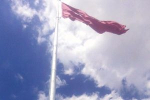 Adana'dan Uludere'ye 40 metrelik asans&ouml;rl&uuml; bayrak direği