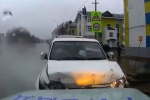 Alkoll&uuml; gen&ccedil;lerin yolculuğu kazayla bitti