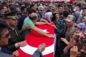 Şehit astsubay son yolculuğuna 7 bin kişi uğurlandı