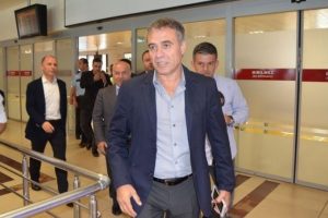 Trabzonspor'da Ersun Yanal imzayı attı