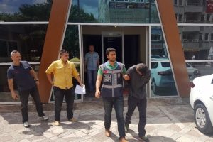 Sahte polise, ger&ccedil;ek polisten su&ccedil;&uuml;st&uuml;