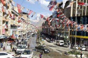 Hakkari'de t&uuml;m g&ouml;steri ve y&uuml;r&uuml;y&uuml;şlere yasak getirildi