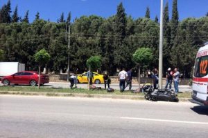 Motosikletiyle ref&uuml;je &ccedil;arpınca &ouml;ld&uuml;, eşi yaralandı