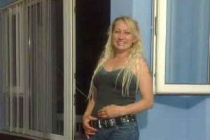 &Uuml;zerine benzin d&ouml;k&uuml;lerek yakılan kadın hastanede &ouml;ld&uuml;