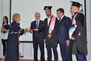 Bursa Sendikacılık Akademisi mezunları belgelerini aldı