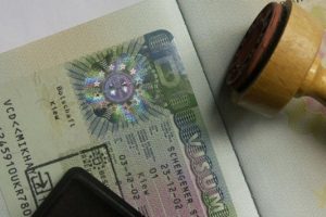 AB Komisyonu tutum değiştirmedi: T&uuml;rkiye &uuml;zerine d&uuml;şeni yapmalı