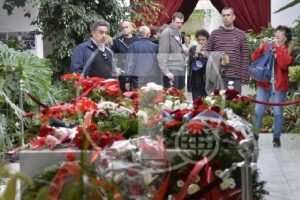 Eski Yugoslavya Lideri Mareşal Tito doğum g&uuml;n&uuml;nde mezarı başında anıldı