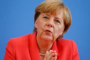 Angela Merkel: "Ben de masayı devirebilirim ama..."