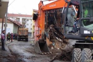 Yangında bitişik 5 ev kullanılmaz hale geldi